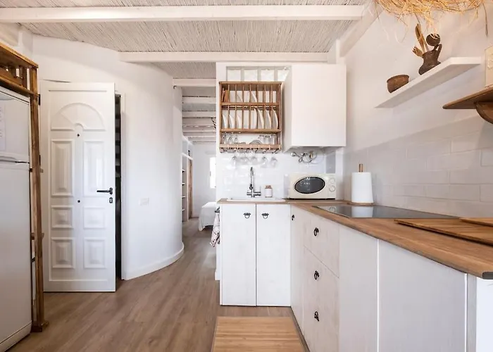 The Lighthouse By The Sea & Wifi Appartamento *