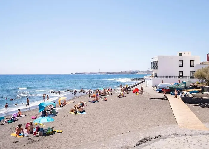 The Lighthouse By The Sea & Wifi Appartamento *