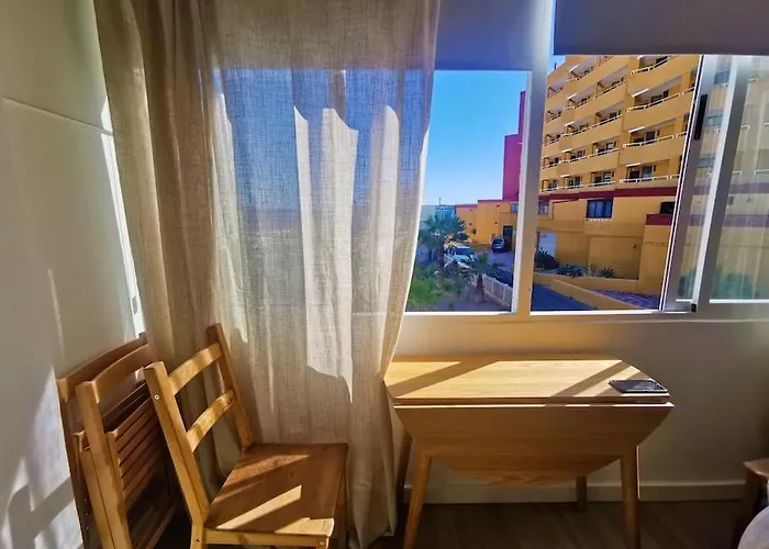 The Lighthouse By The Sea & Wifi Appartamento *