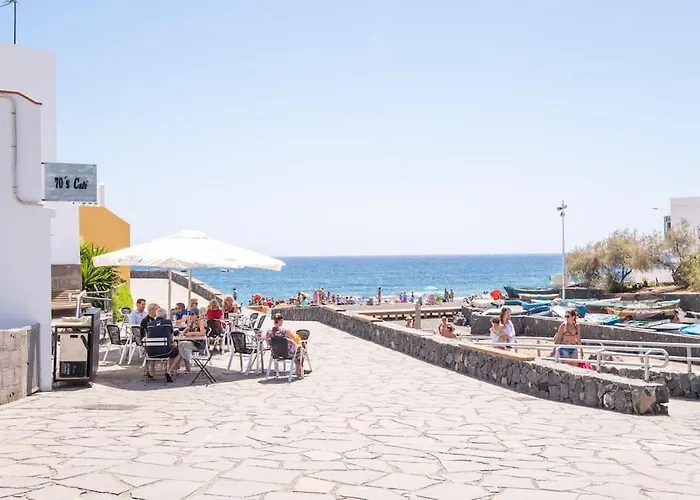 The Lighthouse By The Sea & Wifi Appartamento *